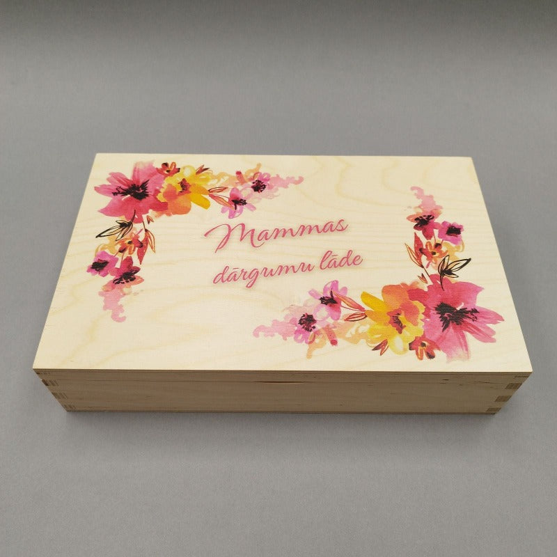 Koka kastīte ar ziediem «Mammas dārgumu lāde»