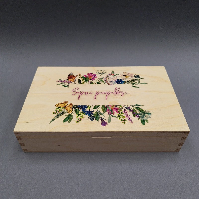Koka kastīte ar savvaļas puķēm «Sapņi piepildās»